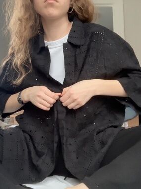 Black H&M Shirt Tee — XL — New Condition — Subtle Breathable Pattern